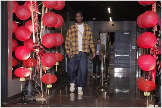 开云-NBA新春贺岁！国王主场舞龙舞狮庆除夕