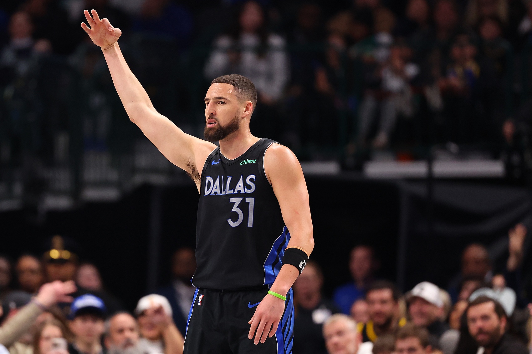 开云app-克莱替补出战16分钟 7中3&amp;三分3中2拿到8分2板2助1帽 正负值-4