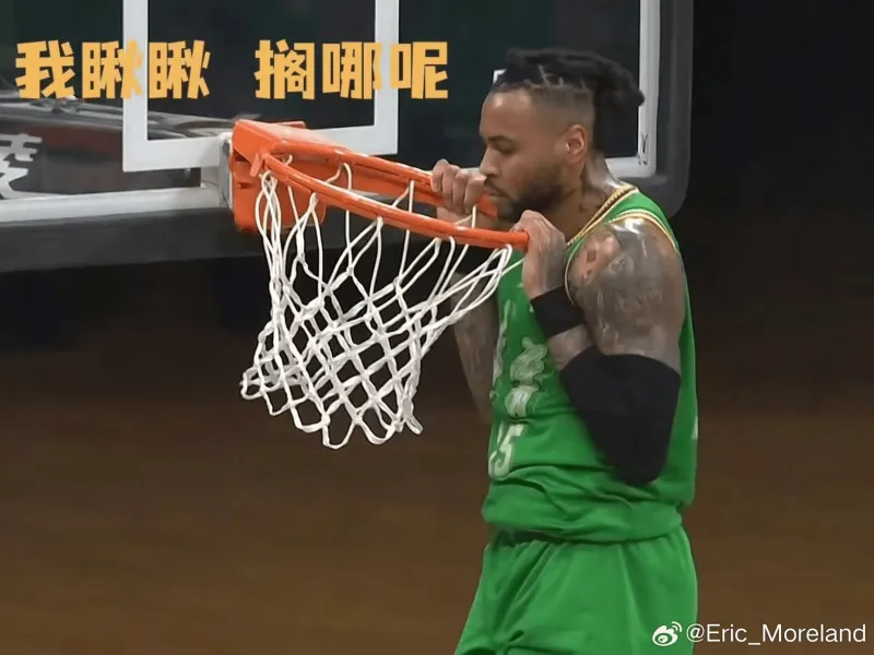 开云app-扣篮后做引体向上吃T！莫兰德晒照：对不起，我有时候忍不住